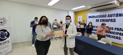 Entrega de constancias del curso "Reanimación Cardio Pulmonar"