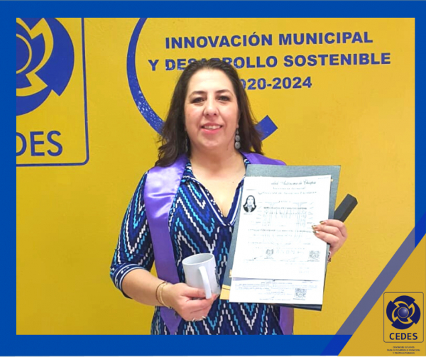 El Centro de Estudios para el Desarrollo Municipal y Políticas Públicas, entrega la documentación que acredita a la egresada C. María Guadalupe Camacho Vargas la calidad de pasante de la Licenciatura en Desarrollo Municipal y Gobernabilidad.